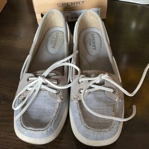 Like new…Sperry women shoes. Size 5.